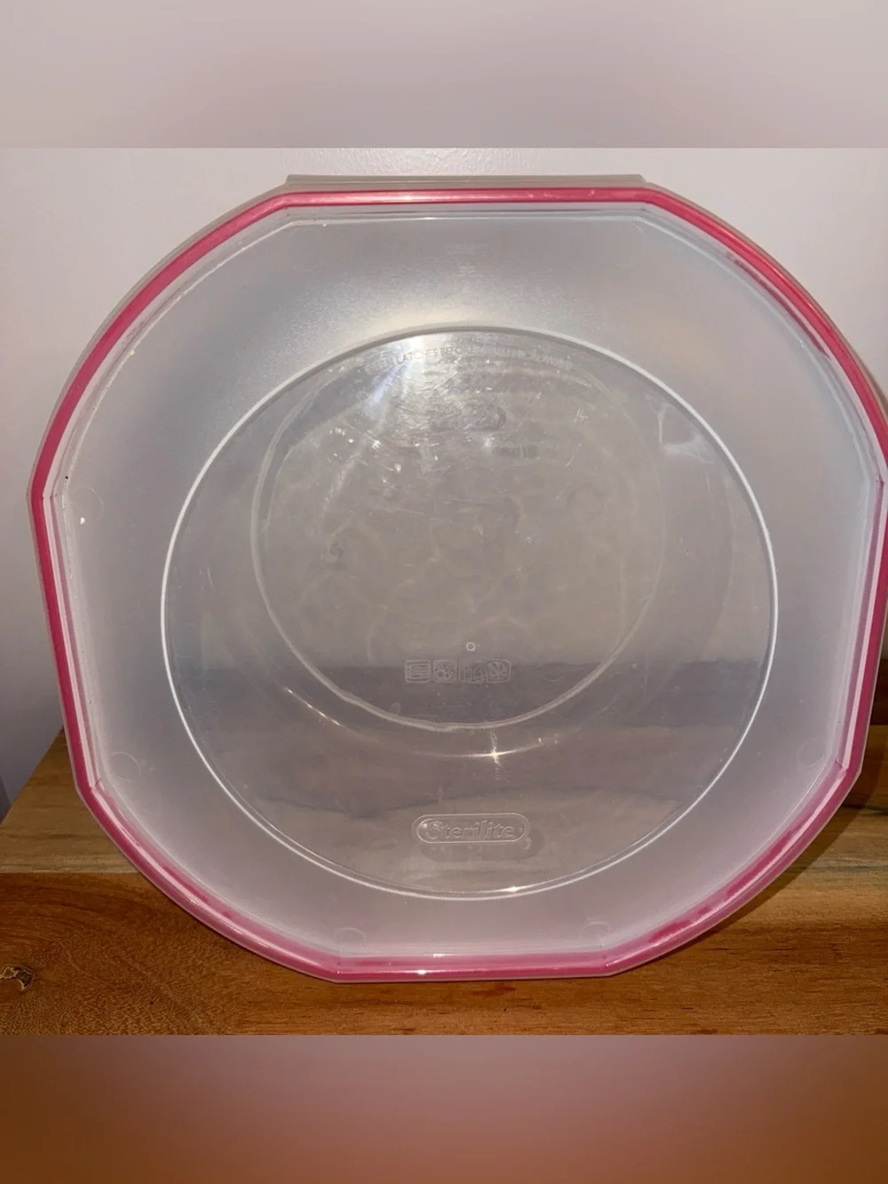 Sterilite Ultra Seal 8.1 qt Food Storage Bowl - Clear With Red Trim Seal